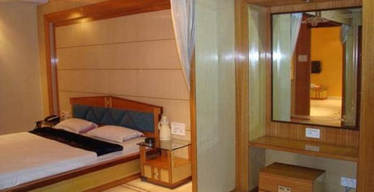 Hotel Welcome Palace Agartala Dış mekan fotoğraf