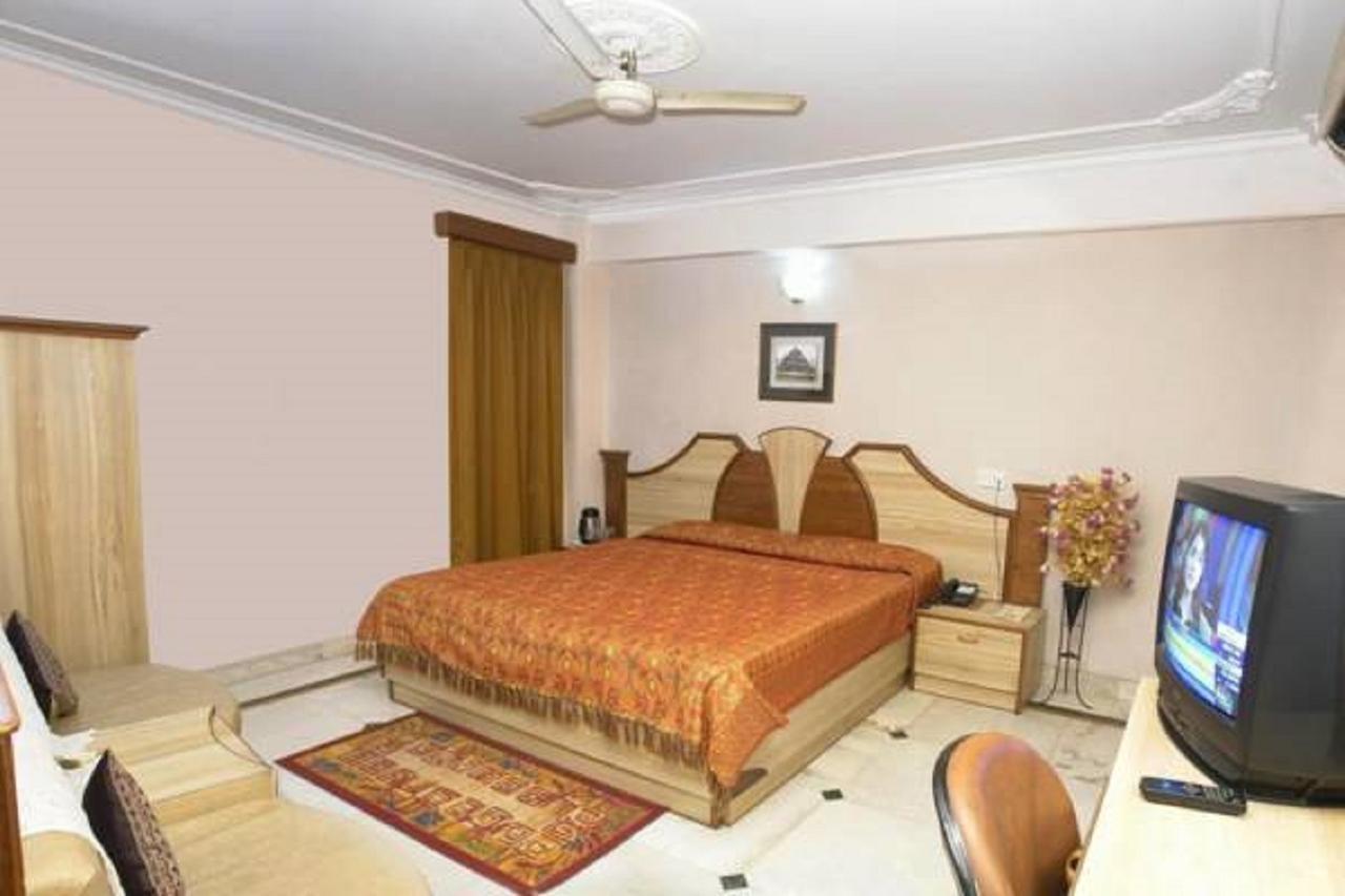 Hotel Welcome Palace Agartala Dış mekan fotoğraf