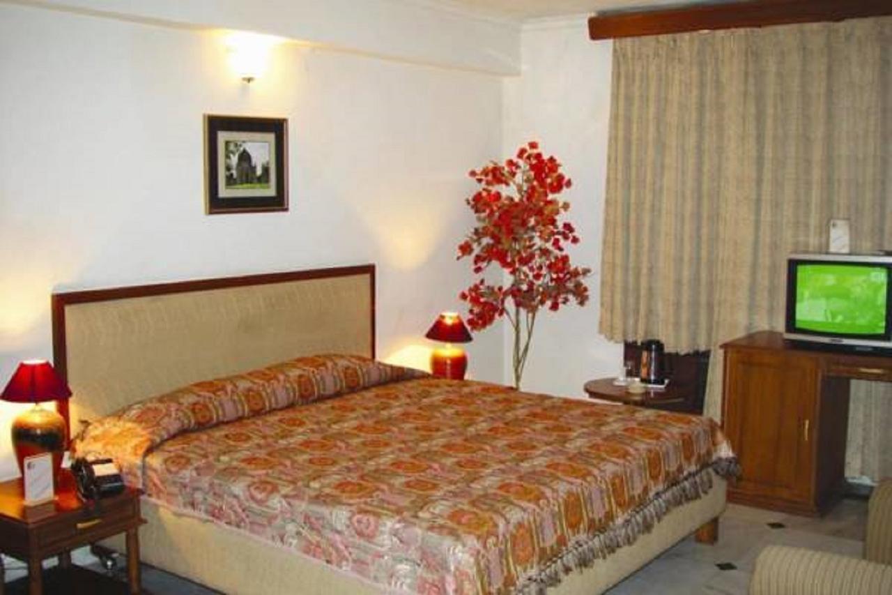 Hotel Welcome Palace Agartala Dış mekan fotoğraf