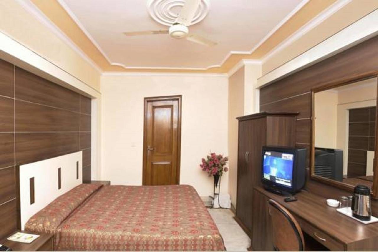 Hotel Welcome Palace Agartala Dış mekan fotoğraf